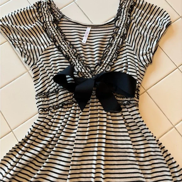 Women’s striped short sleeve top size medium blouse shirt summer feminine casual - Picture 9 of 10